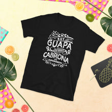 Load image into Gallery viewer, Soy Guapa por Herencia Cabrona por Experiencia Camiseta de Mujer T-Shirt