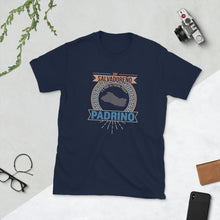 Load image into Gallery viewer, Camiseta del Dia del Padre Soy Salvadoreño y por si fuera poco Padrino Regalo para Papas T-Shirt